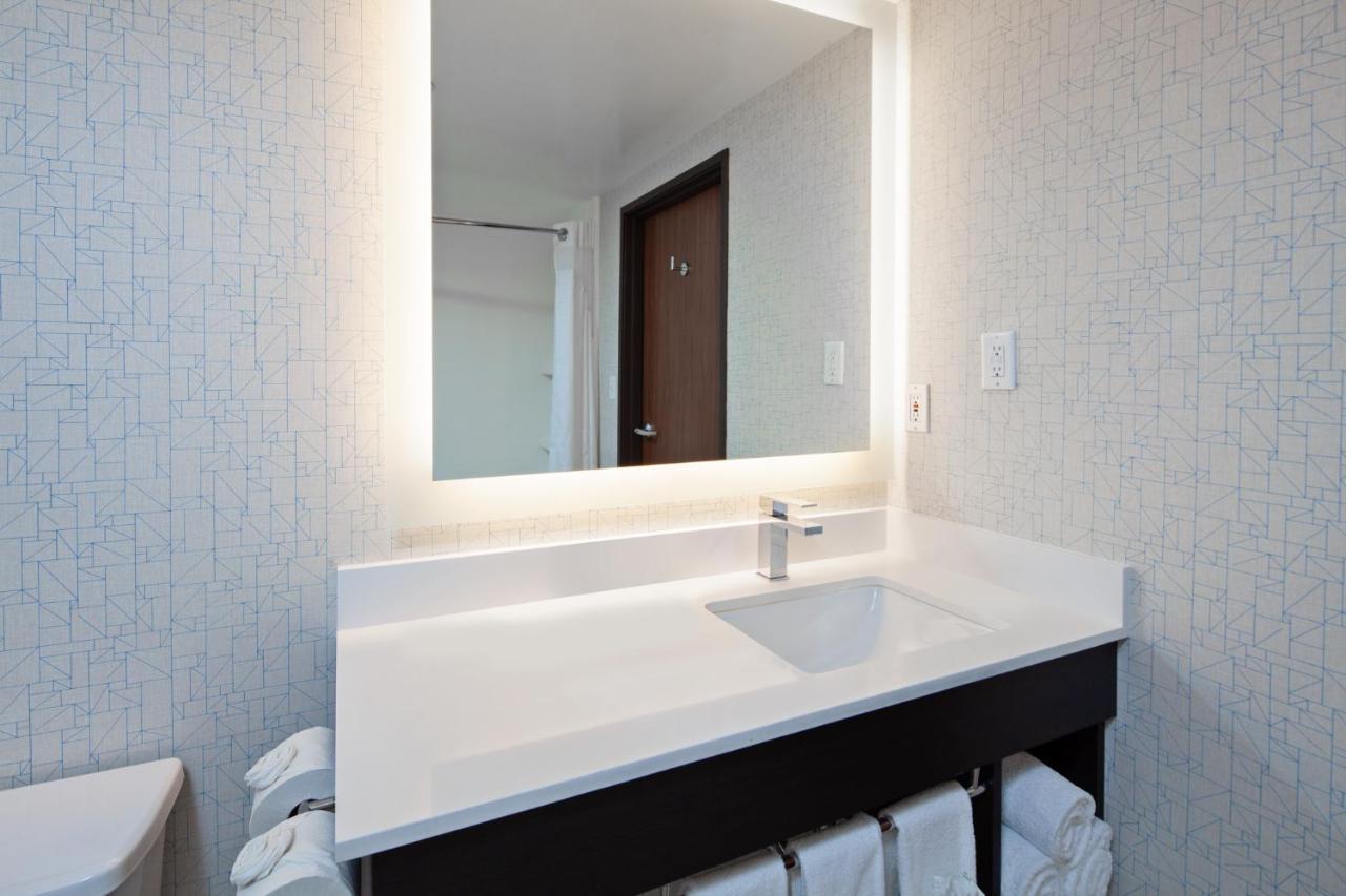 Holiday Inn Express & Suites Oakland - Airport By Ihg Esterno foto