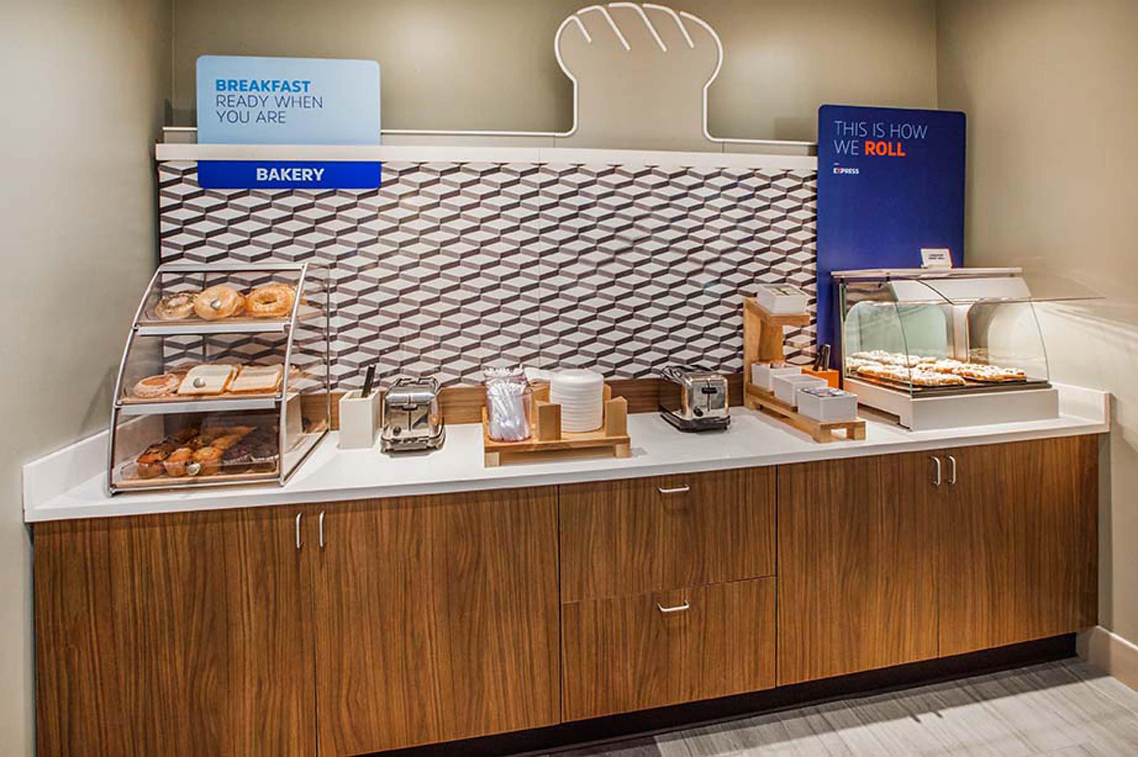 Holiday Inn Express & Suites Oakland - Airport By Ihg Esterno foto