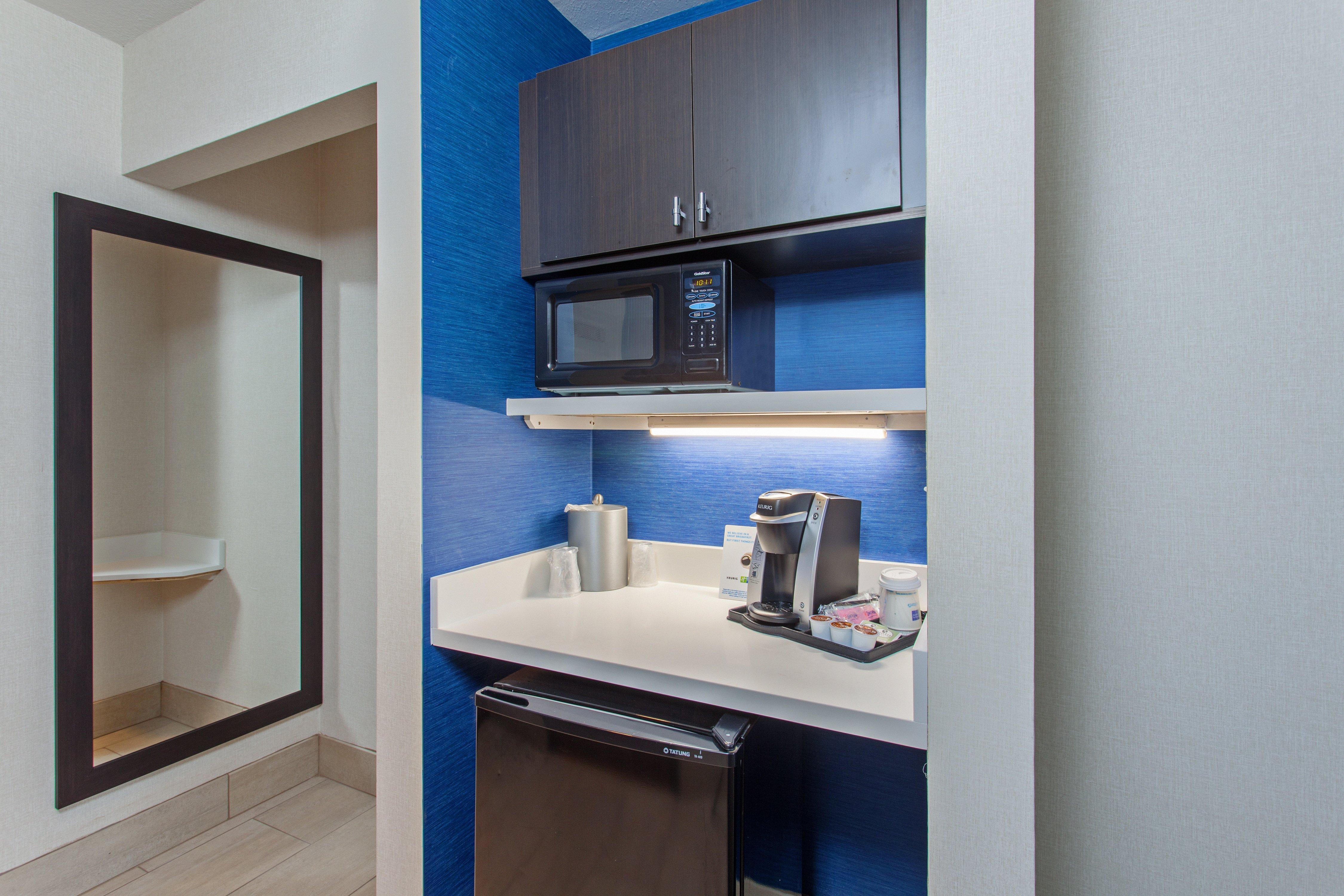 Holiday Inn Express & Suites Oakland - Airport By Ihg Esterno foto