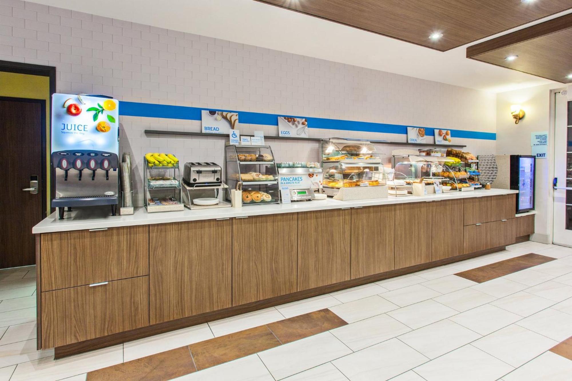 Holiday Inn Express & Suites Oakland - Airport By Ihg Esterno foto