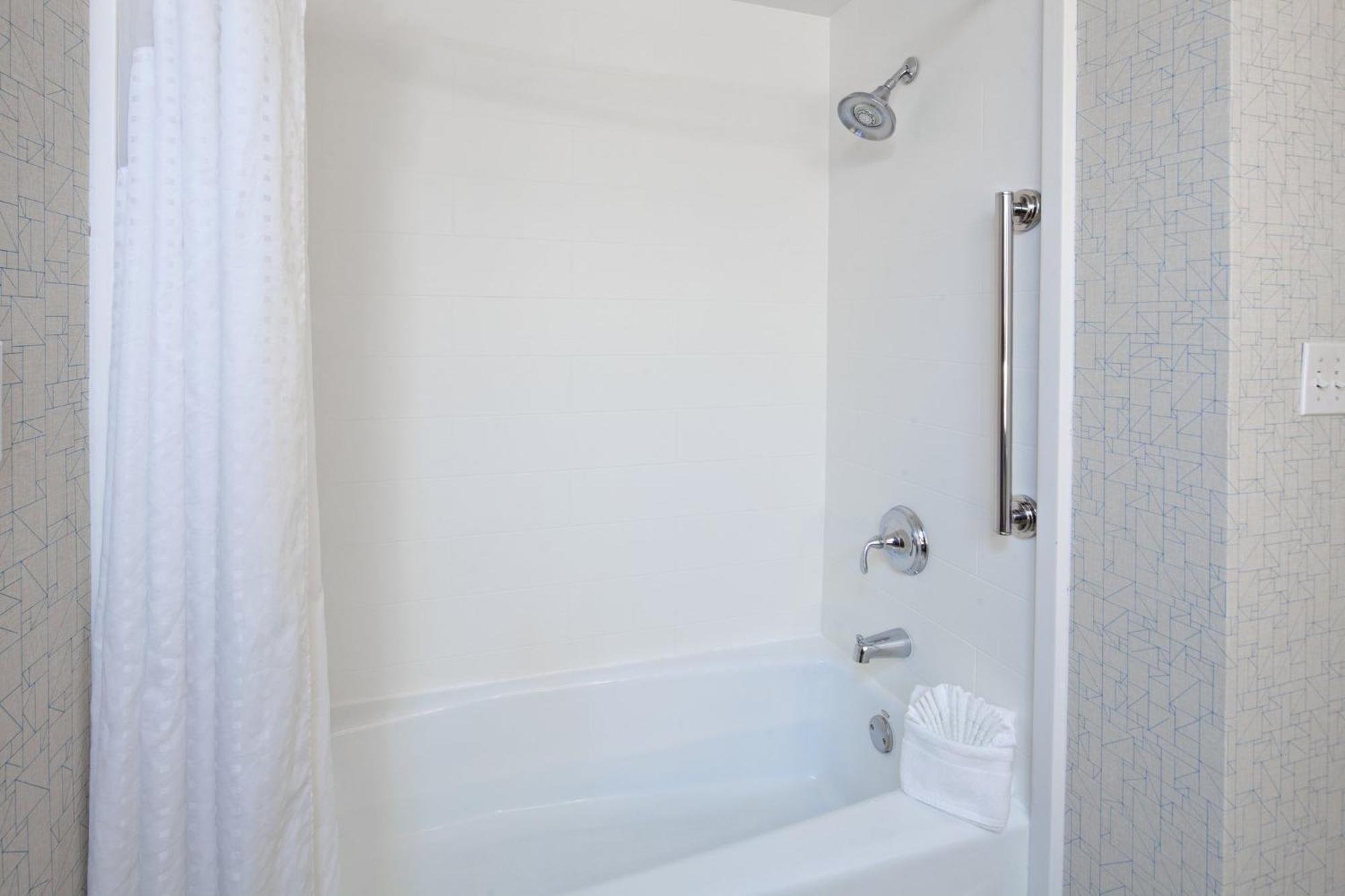 Holiday Inn Express & Suites Oakland - Airport By Ihg Esterno foto