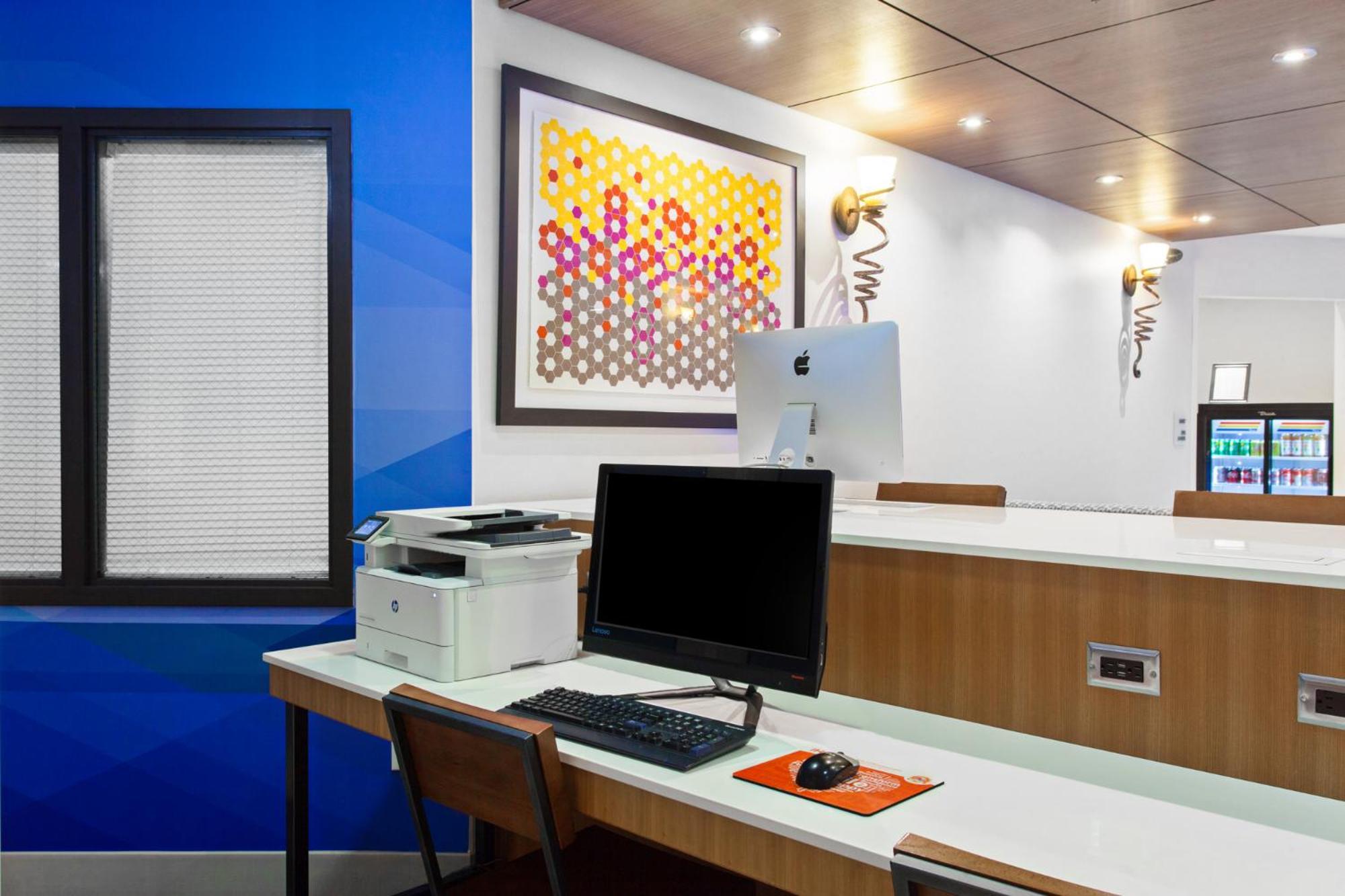 Holiday Inn Express & Suites Oakland - Airport By Ihg Esterno foto