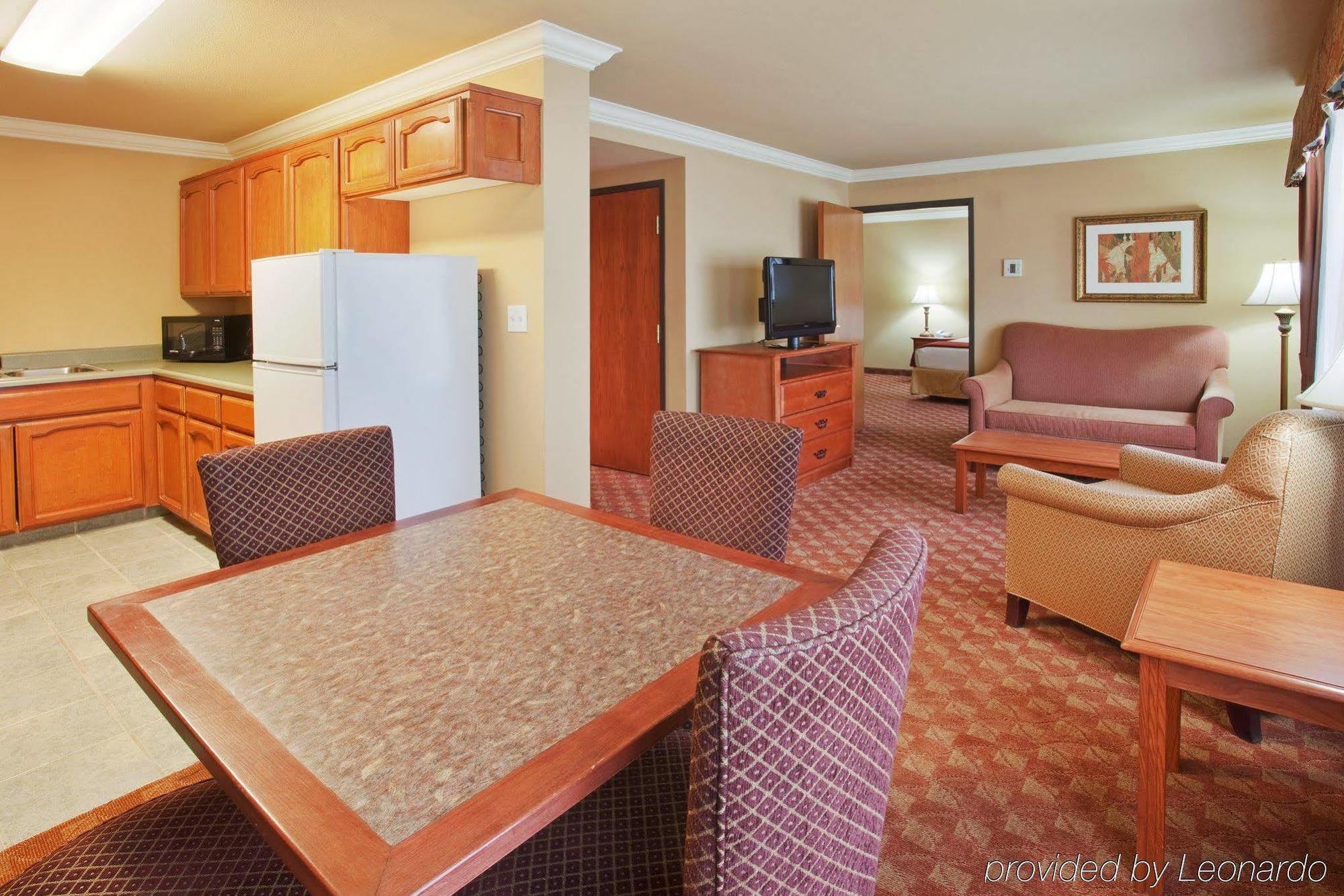 Holiday Inn Express & Suites Oakland - Airport By Ihg Esterno foto
